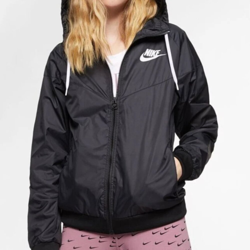 Nike Sportswear Women's Black/White Windrunner Jacket Size M . G